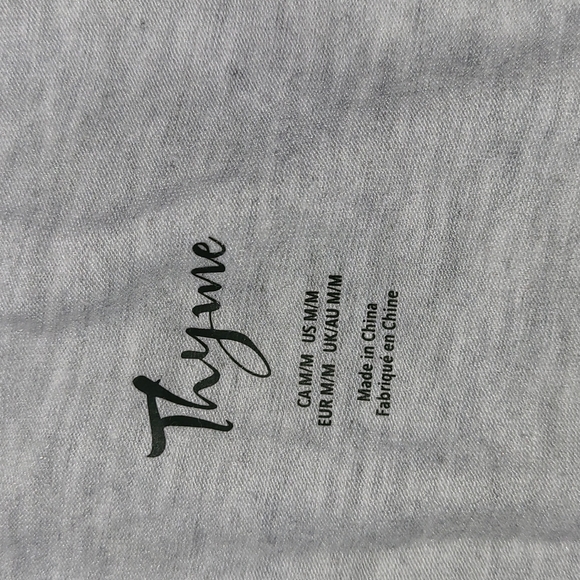 V-neck maternity T-shirt - Picture 3 of 5